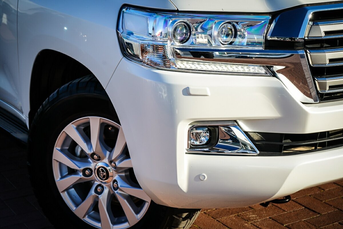 Toyota Landcruiser image 2