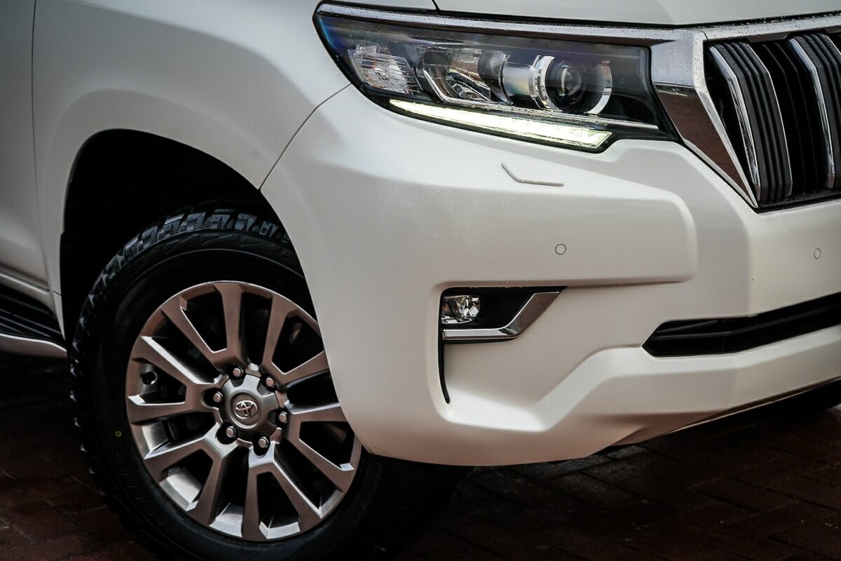 Toyota Landcruiser Prado image 2