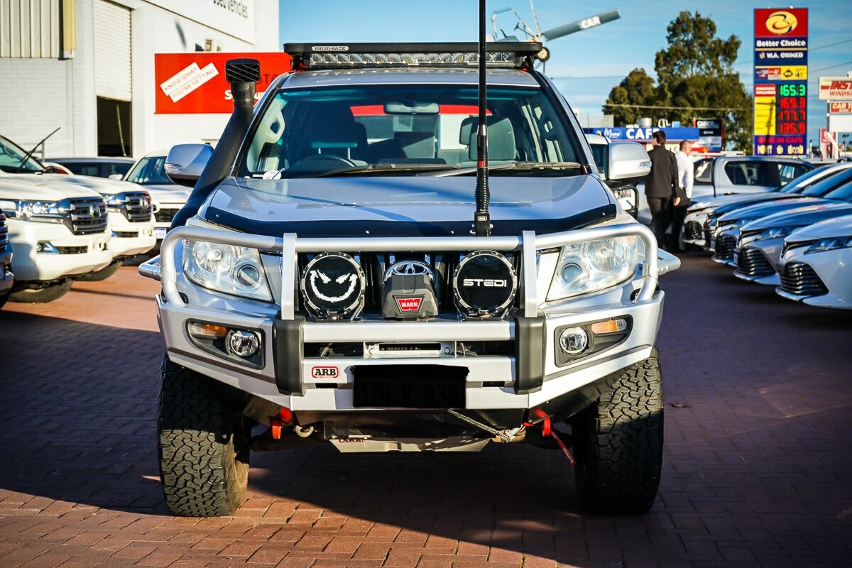 Toyota Landcruiser Prado image 3