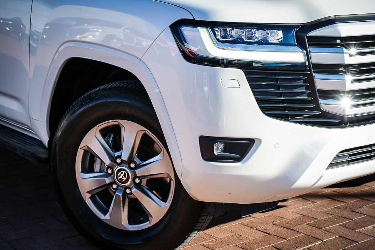 Toyota Landcruiser image 2