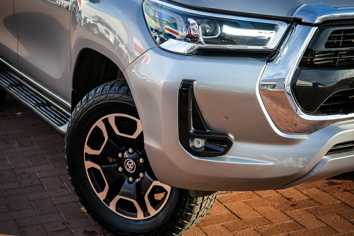 Toyota Hilux image 2