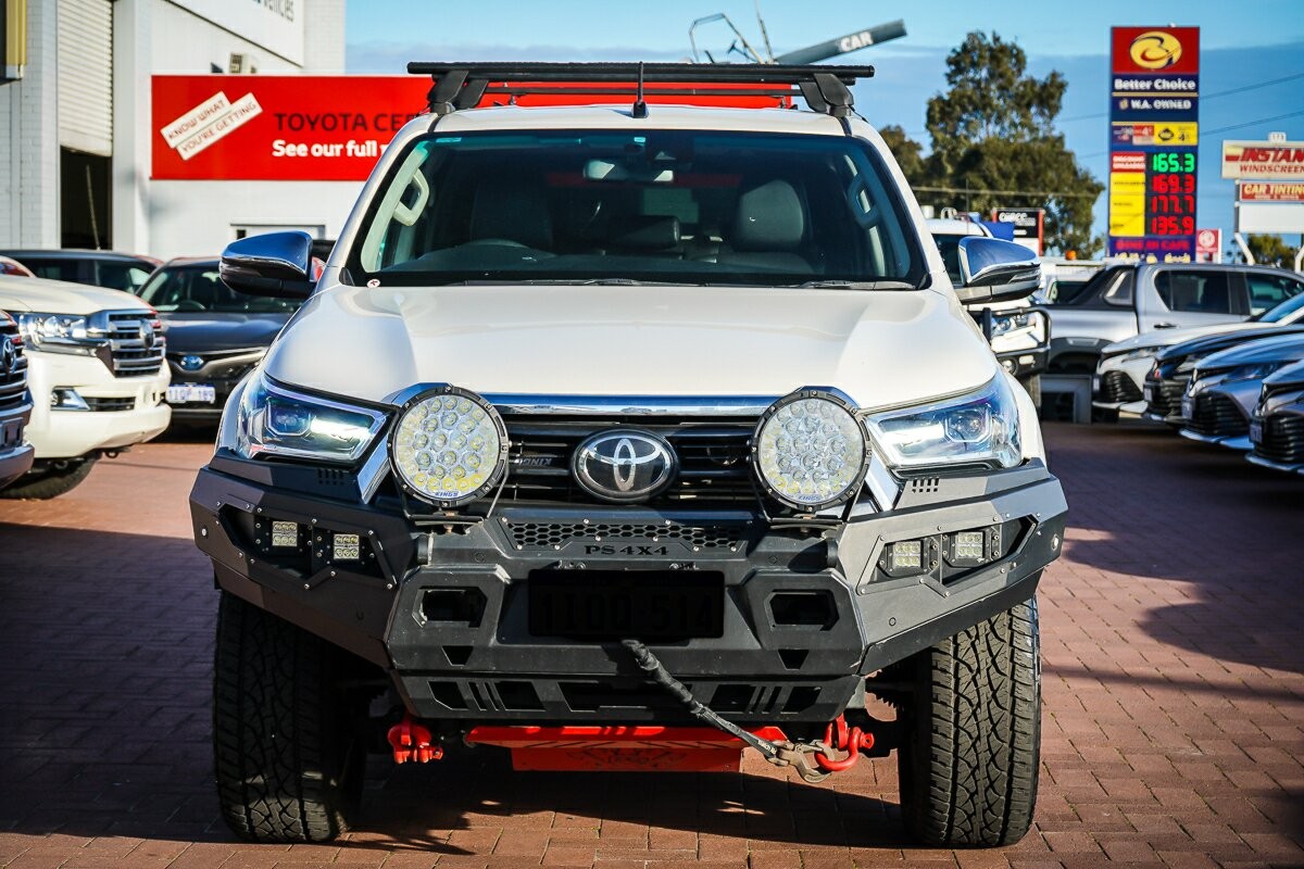 Toyota Hilux image 4