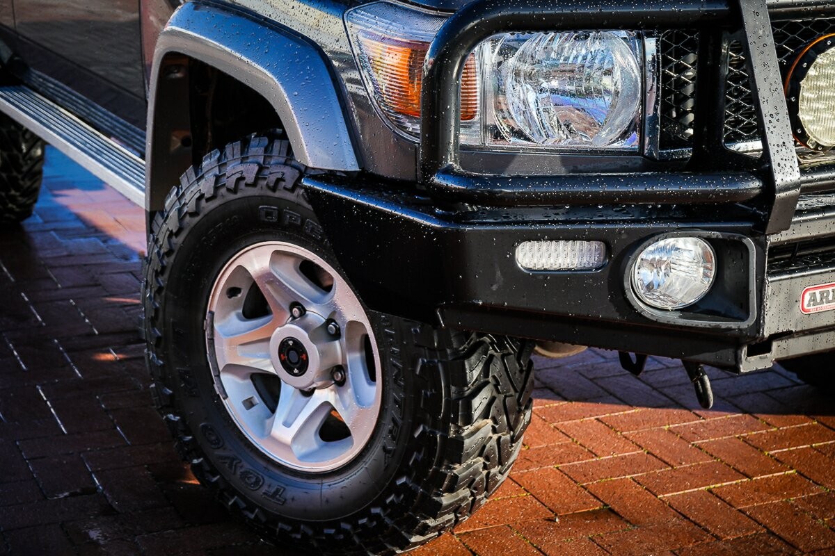 Toyota Landcruiser image 2