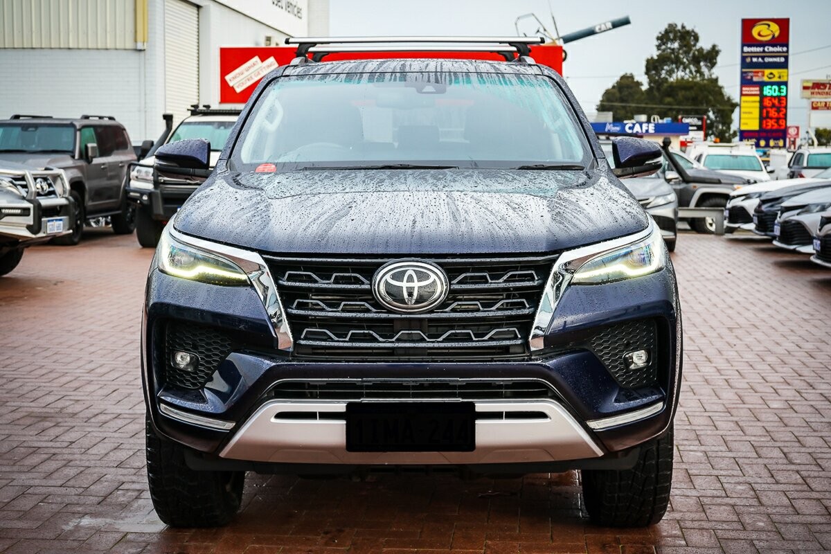 Toyota Fortuner image 3