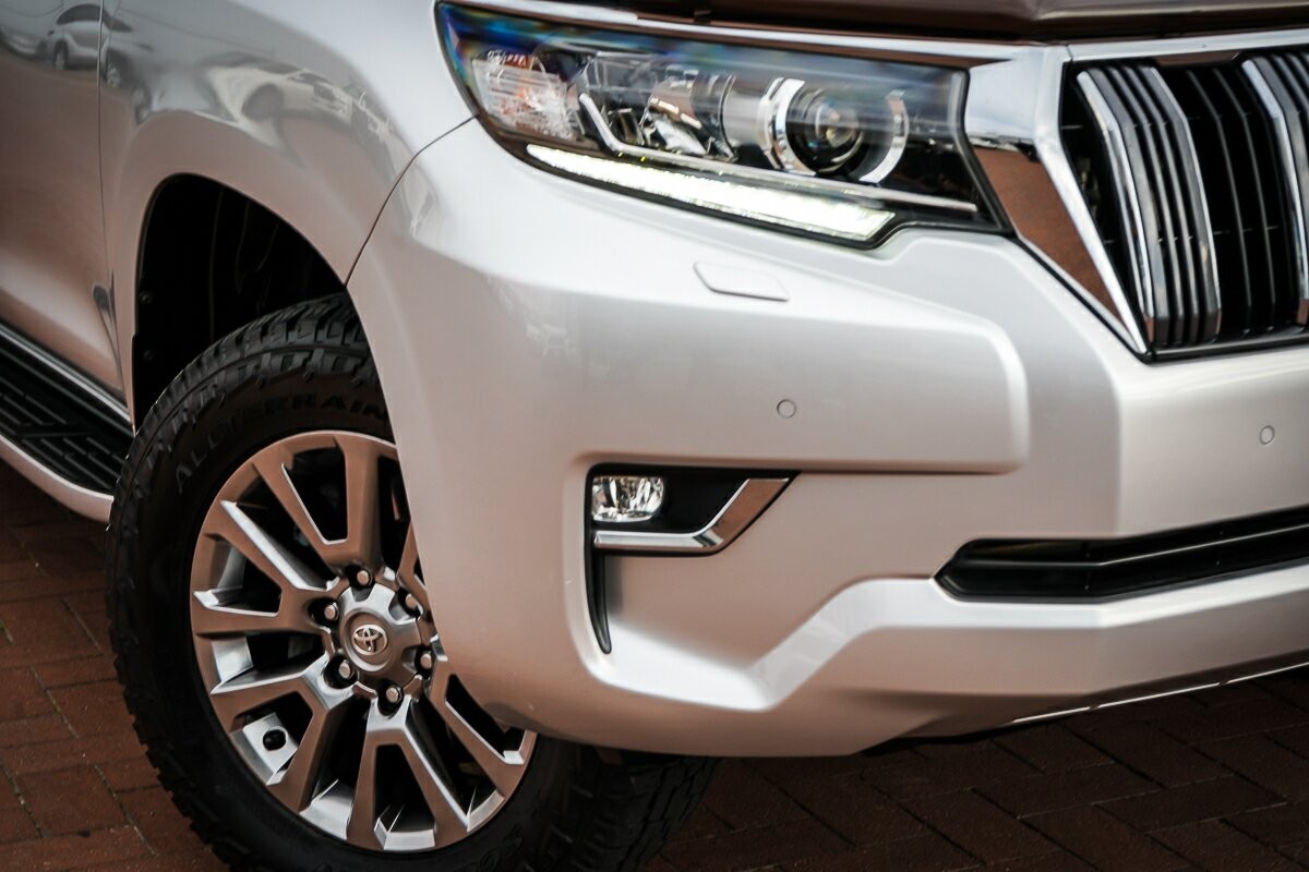 Toyota Landcruiser Prado image 2
