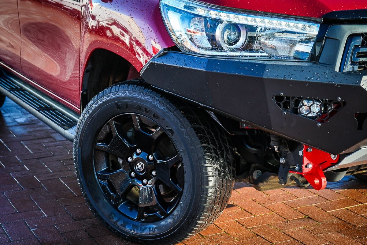 Toyota Hilux image 2