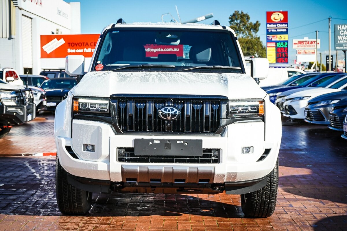 Toyota Landcruiser Prado image 3
