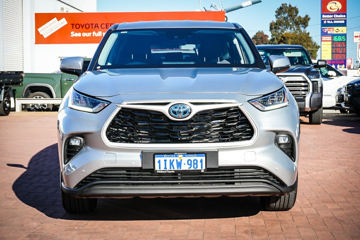 Toyota Kluger image 3