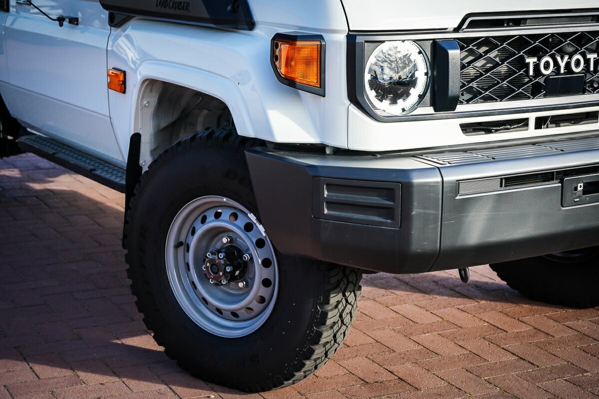 Toyota Landcruiser image 2