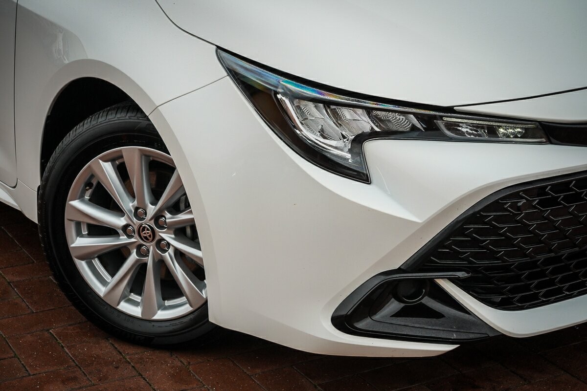 Toyota Corolla image 2