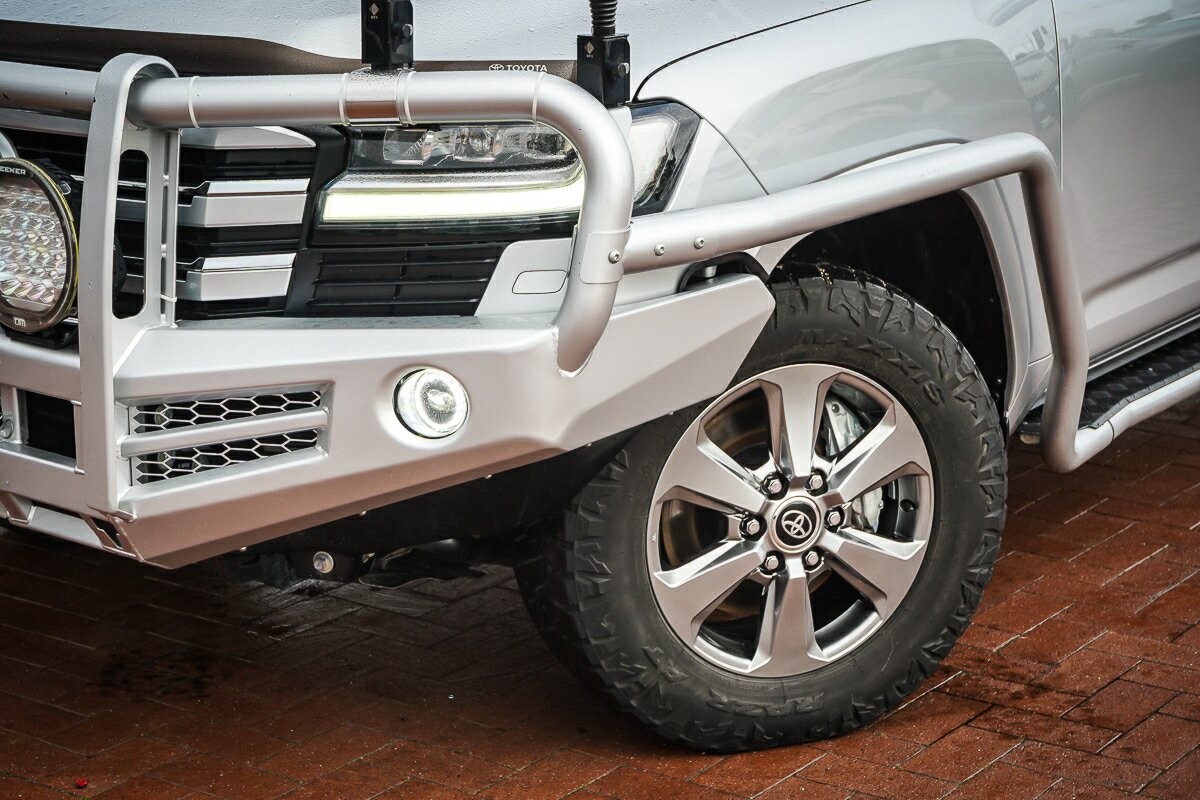 Toyota Landcruiser image 2