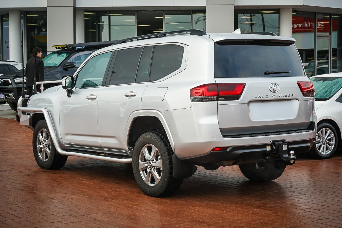 Toyota Landcruiser image 3