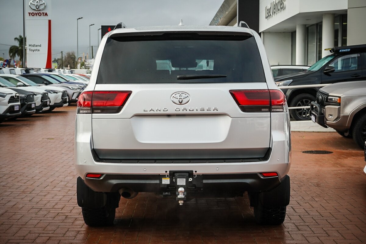 Toyota Landcruiser image 4