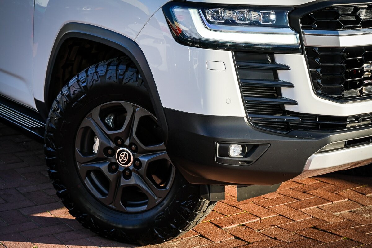 Toyota Landcruiser image 2
