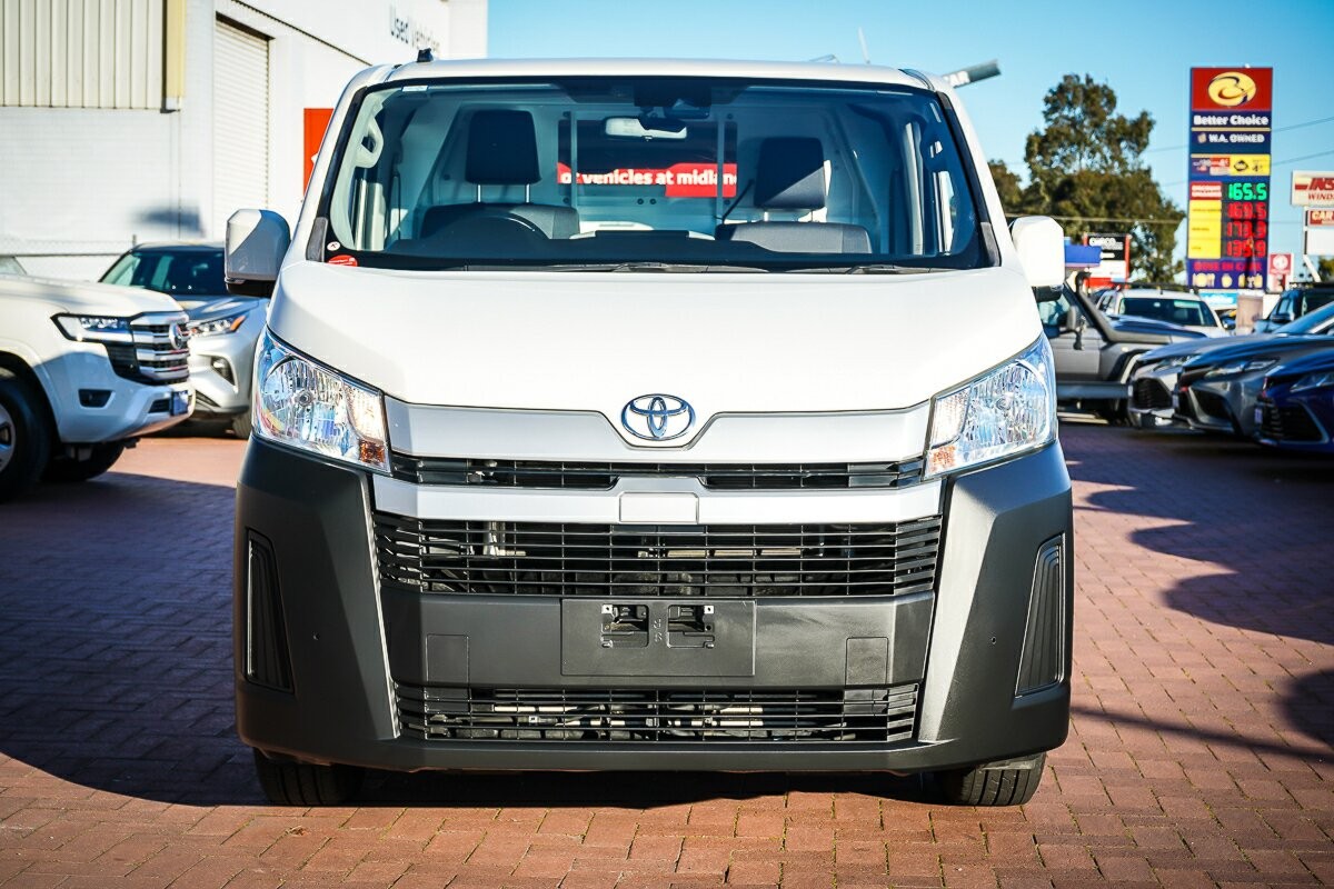 Toyota Hiace image 3