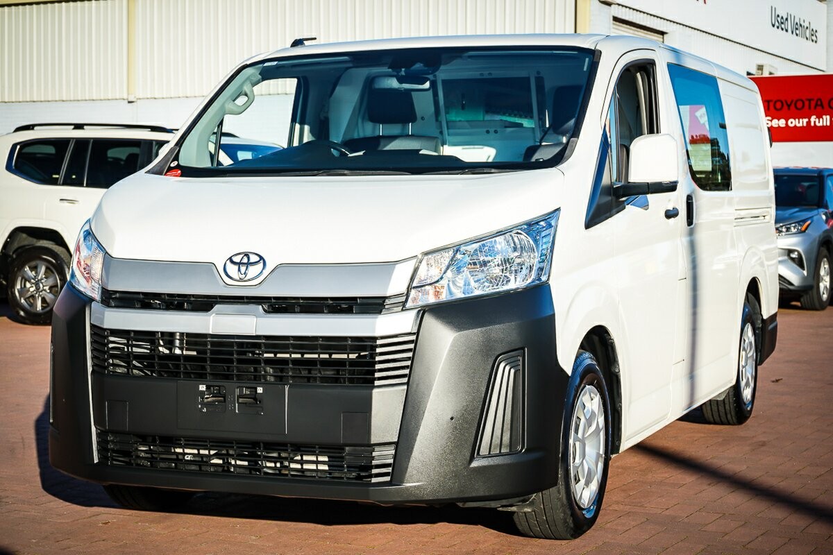 Toyota Hiace image 4