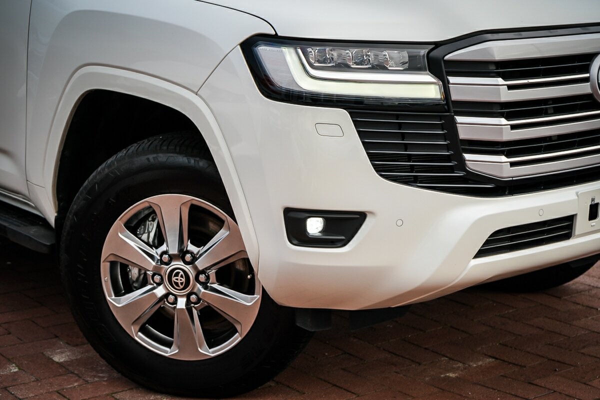 Toyota Landcruiser image 2