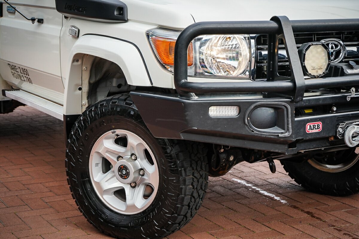 Toyota Landcruiser image 2