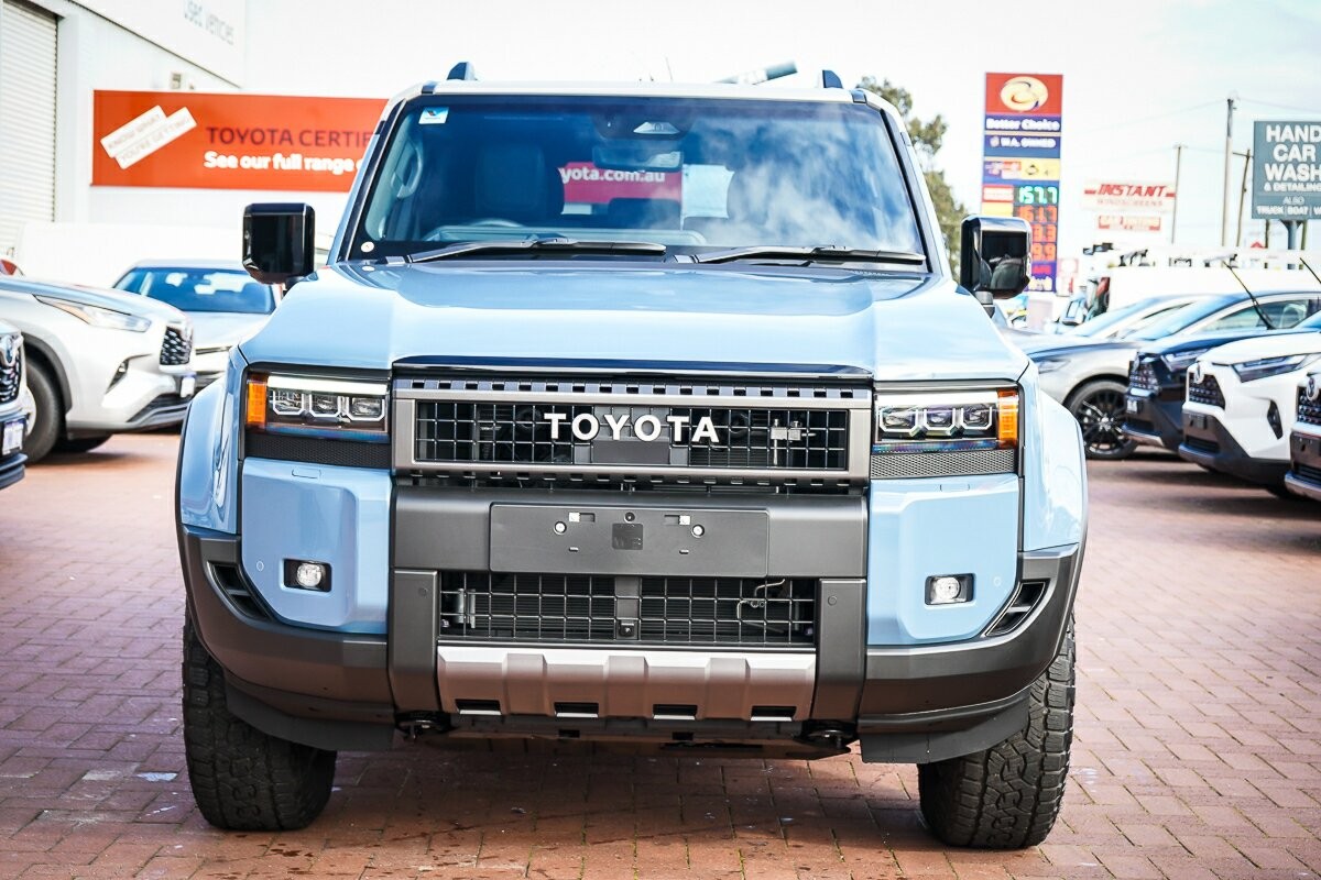 Toyota Landcruiser Prado image 3
