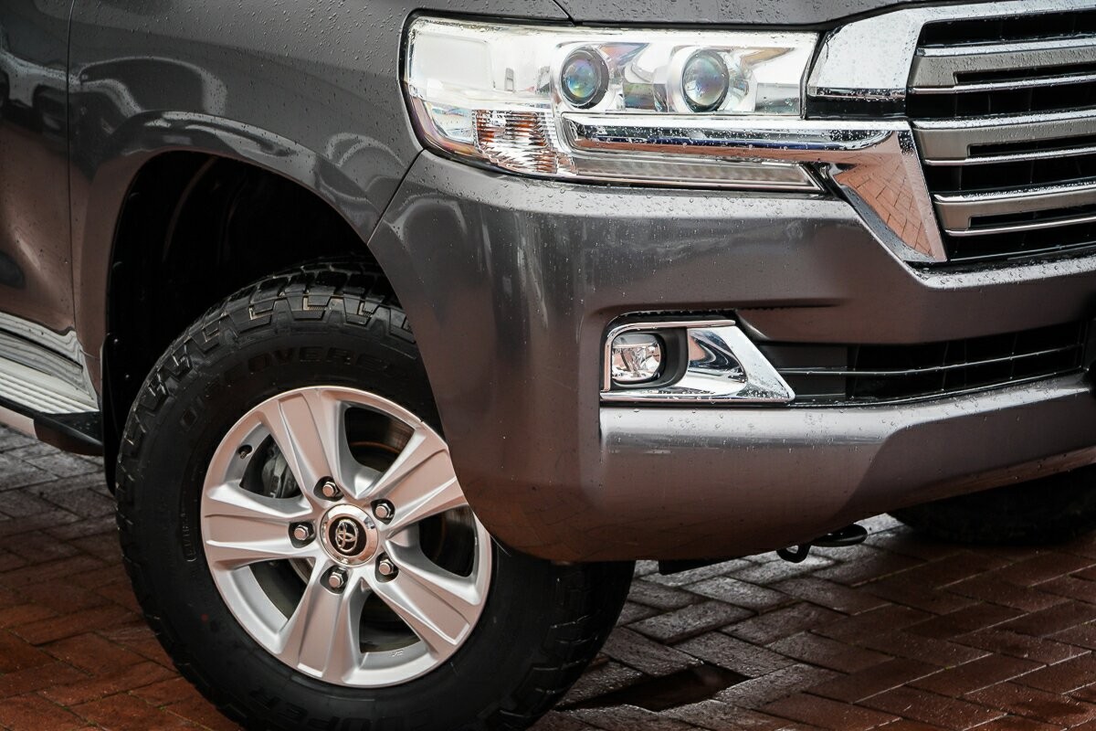 Toyota Landcruiser image 2