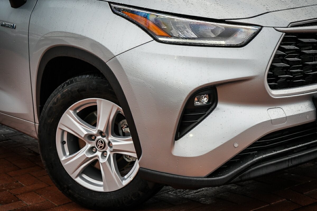 Toyota Kluger image 2