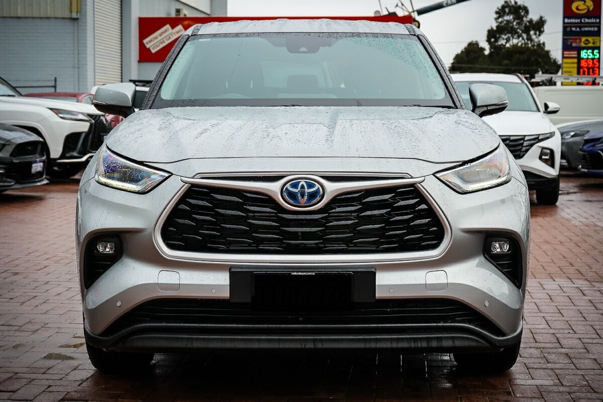 Toyota Kluger image 3