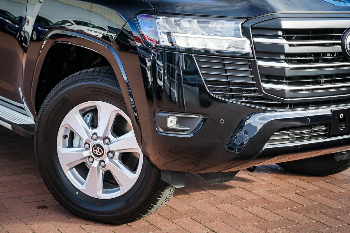 Toyota Landcruiser image 2