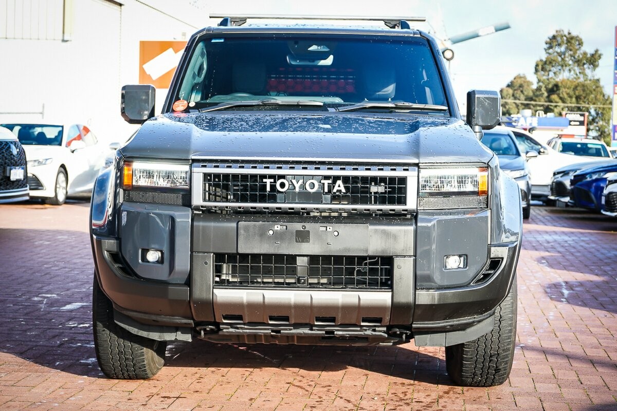 Toyota Landcruiser Prado image 3