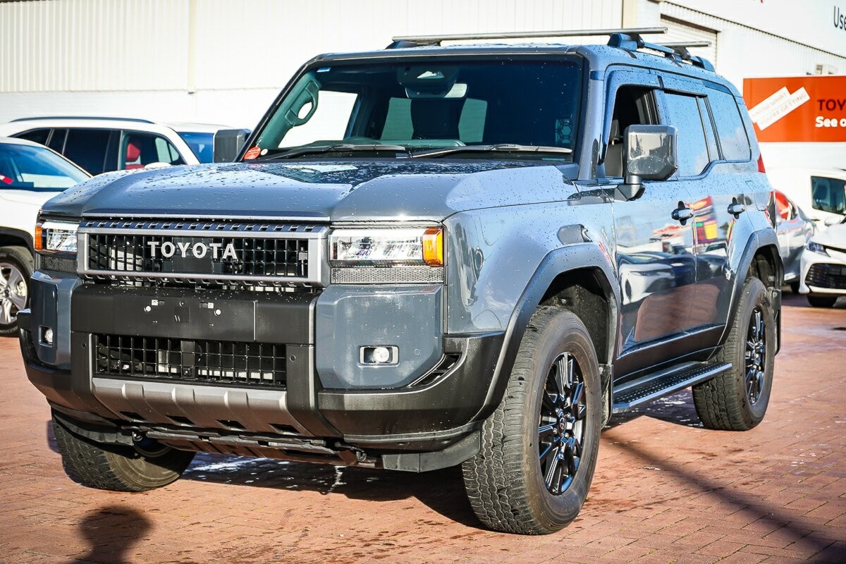 Toyota Landcruiser Prado image 4