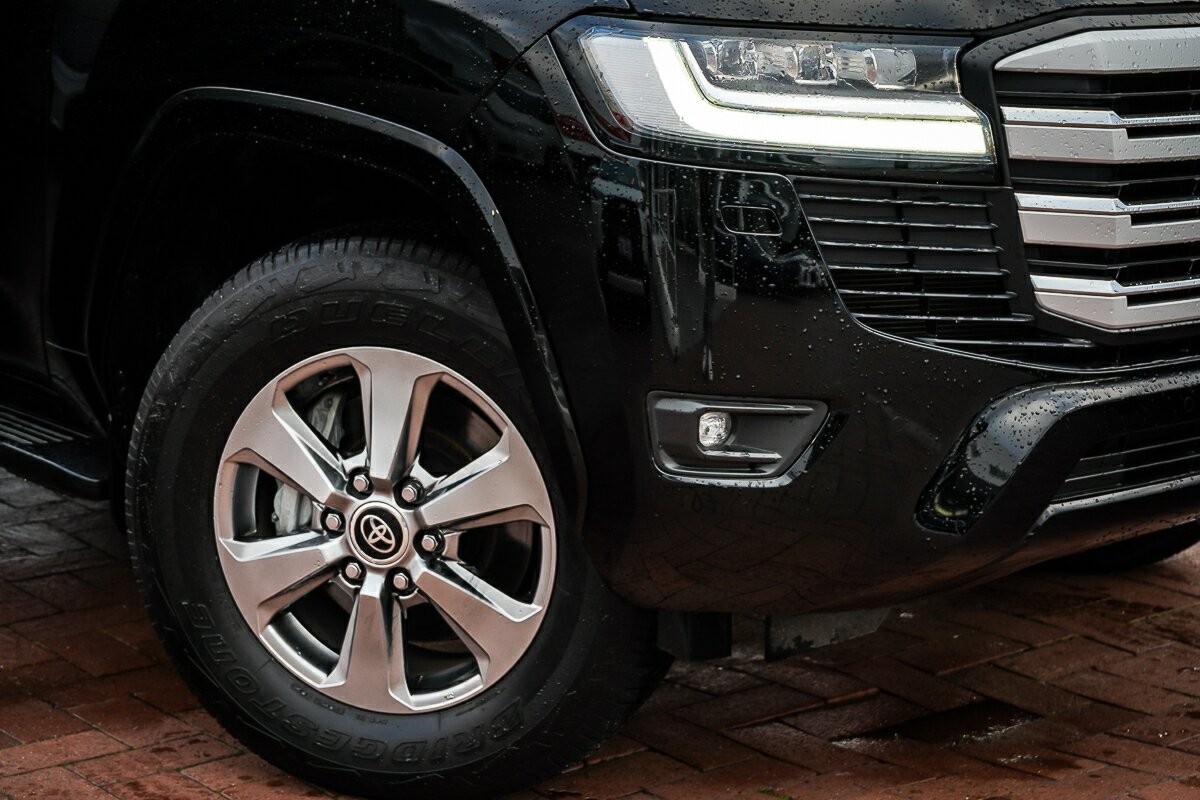 Toyota Landcruiser image 2