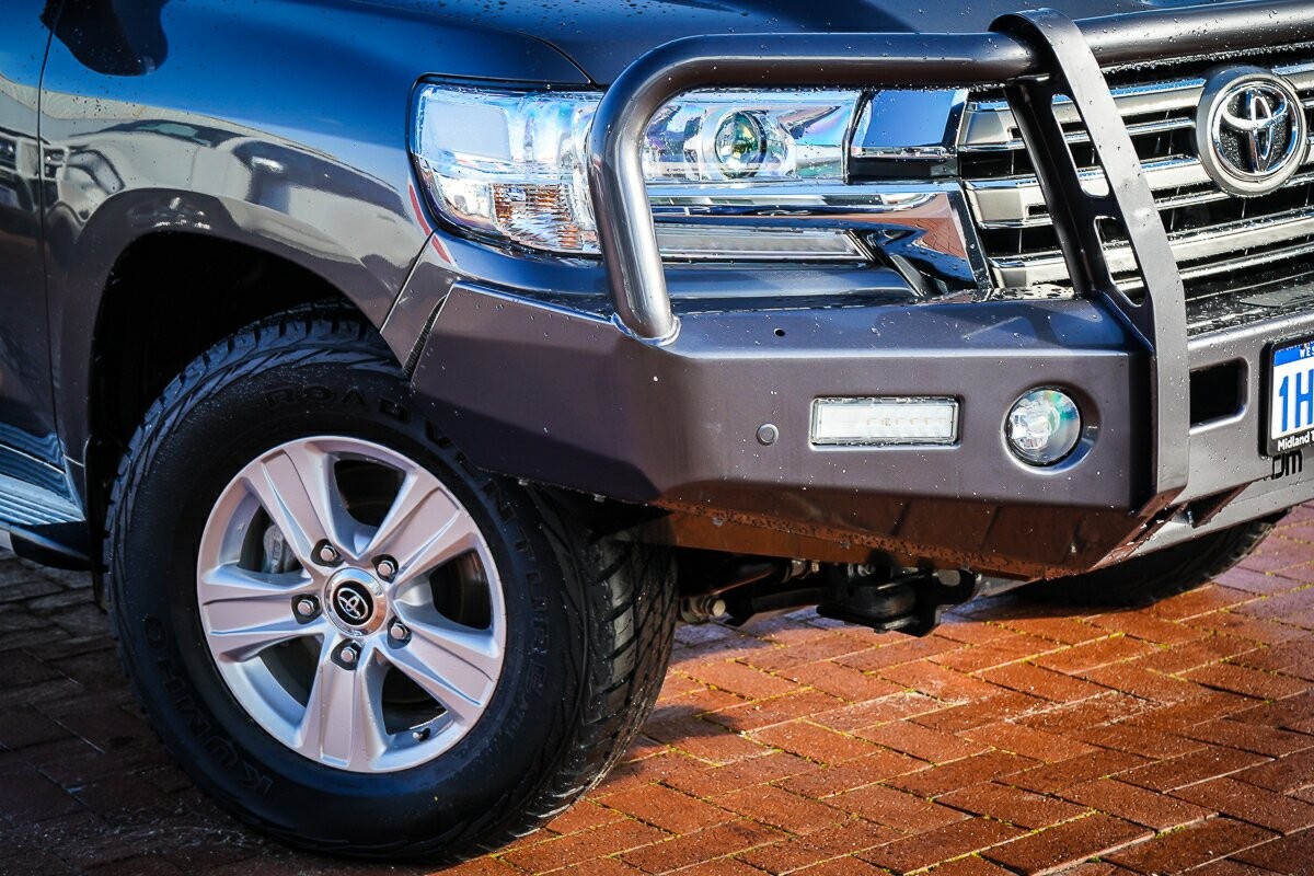 Toyota Landcruiser image 2