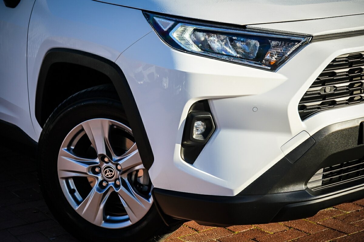 Toyota Rav4 image 2