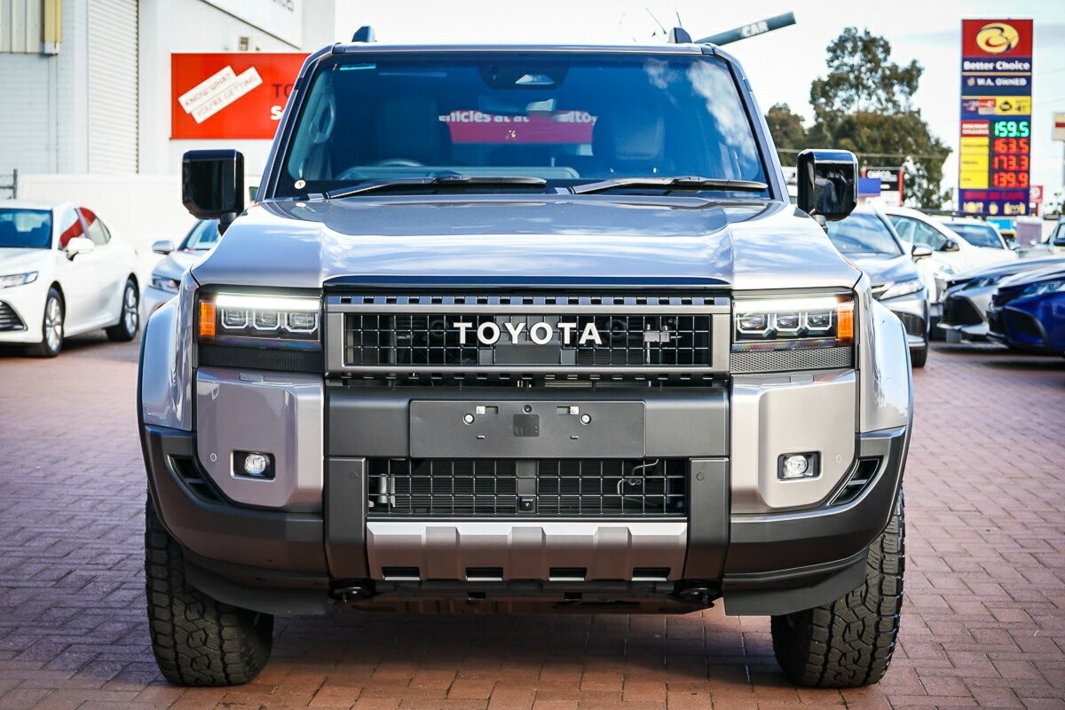 Toyota Landcruiser Prado image 3