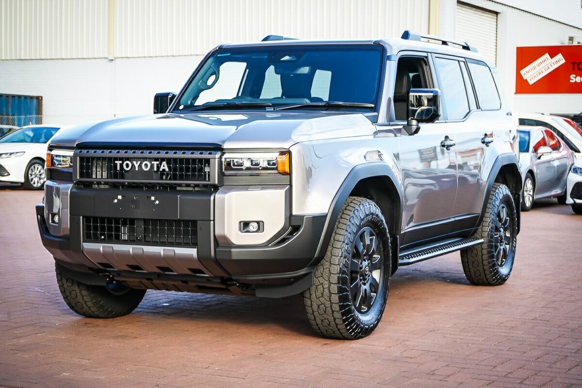 Toyota Landcruiser Prado image 4