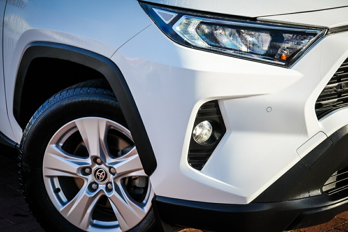 Toyota Rav4 image 2