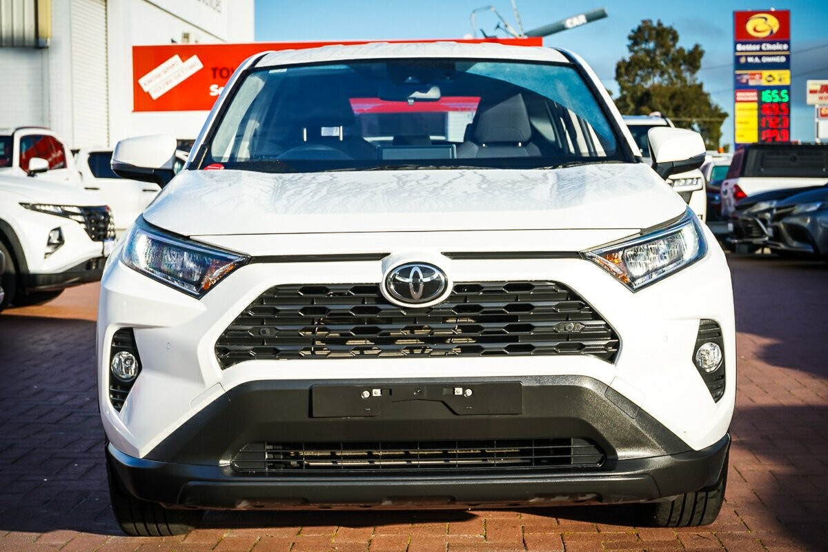 Toyota Rav4 image 3