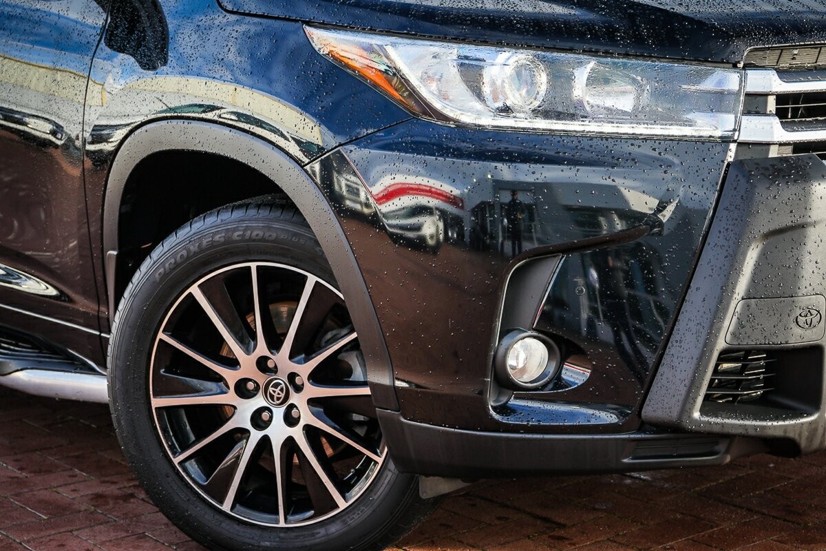 Toyota Kluger image 2