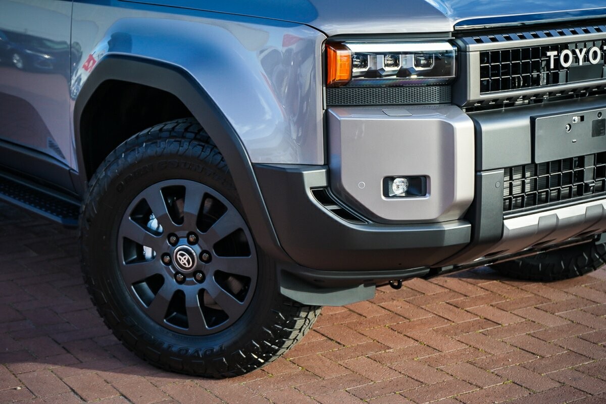 Toyota Landcruiser Prado image 2