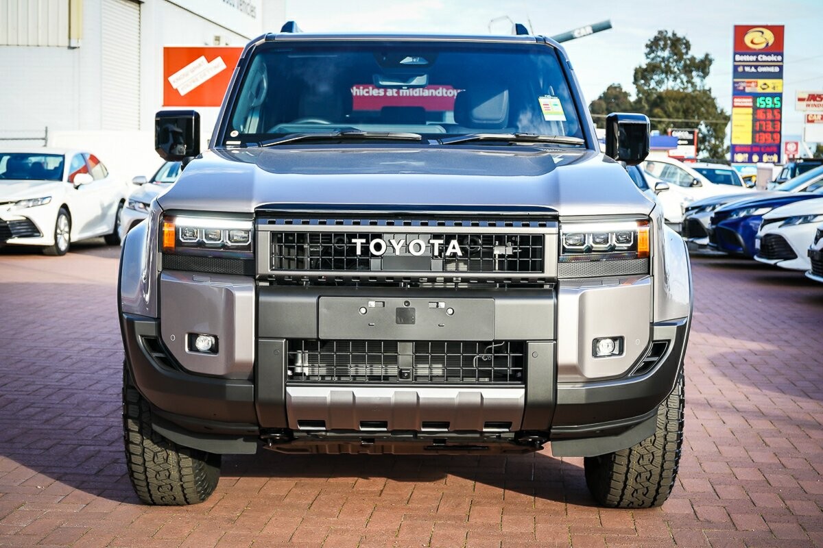 Toyota Landcruiser Prado image 3