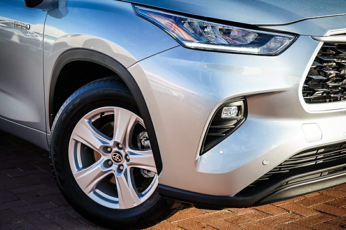 Toyota Kluger image 2