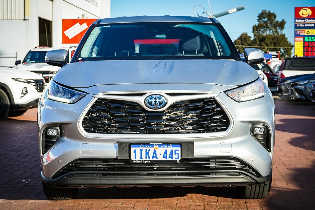 Toyota Kluger image 3