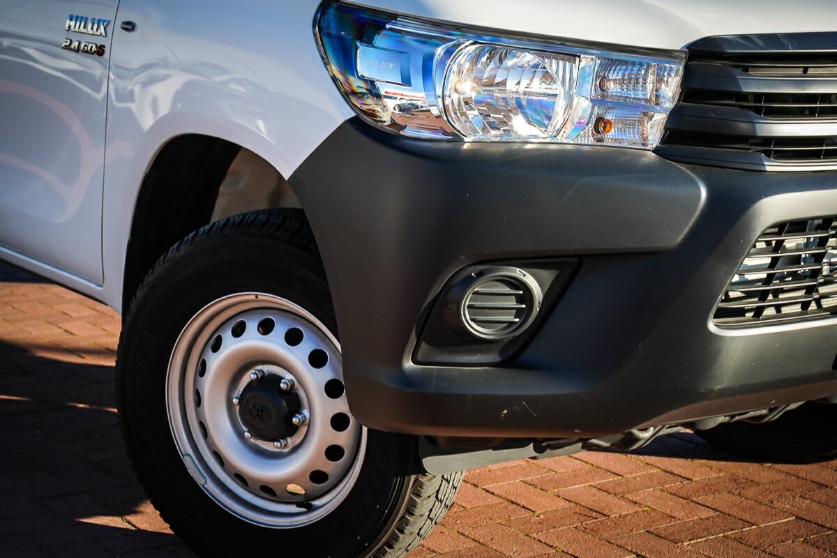 Toyota Hilux image 2