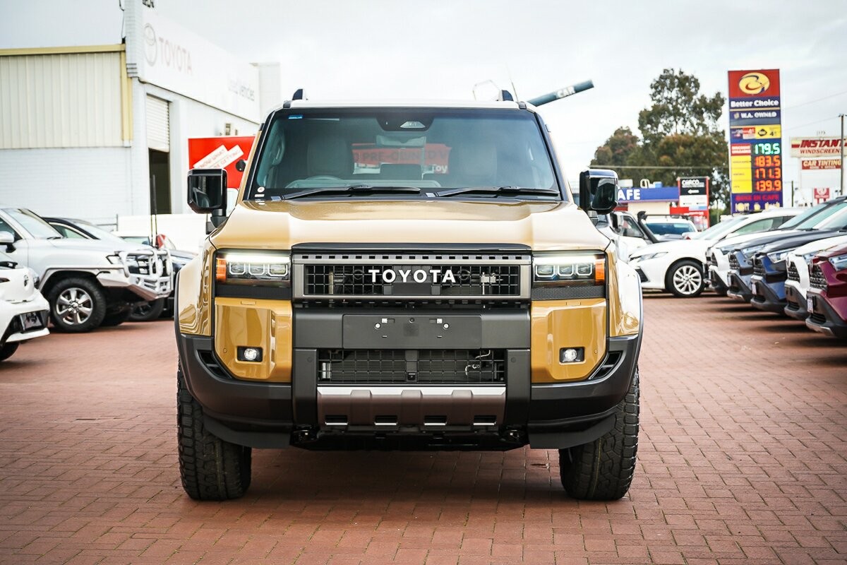 Toyota Landcruiser Prado image 3