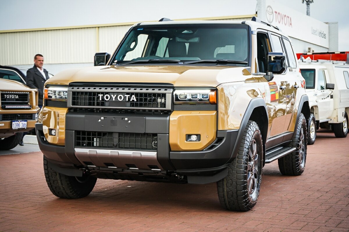 Toyota Landcruiser Prado image 4