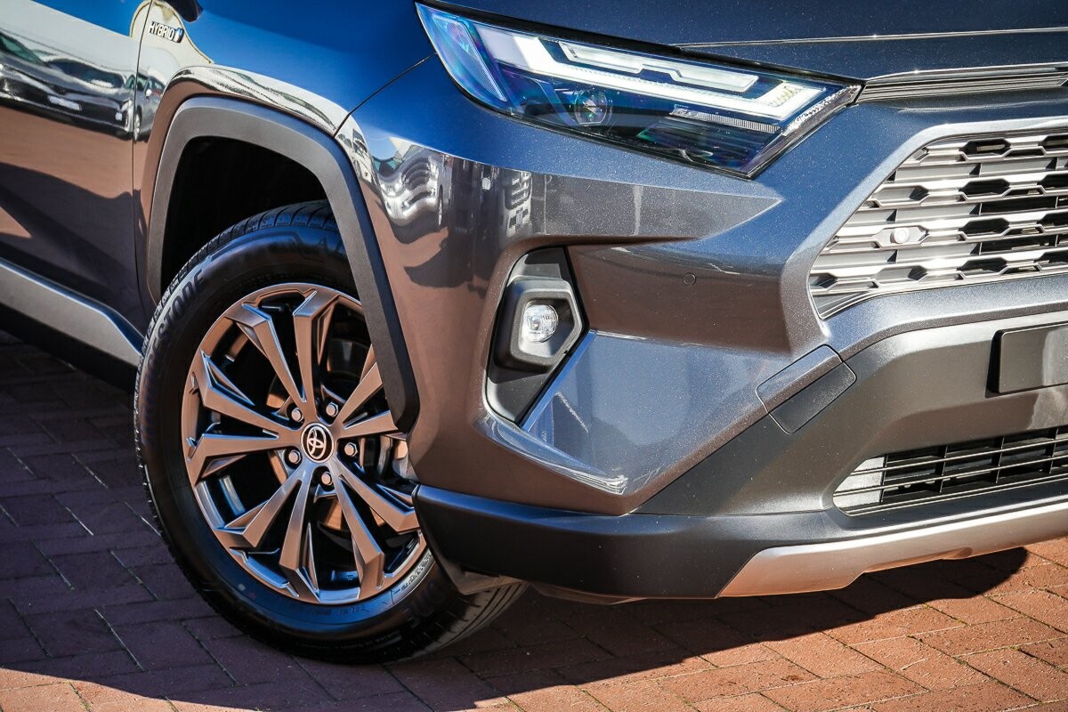 Toyota Rav4 image 2