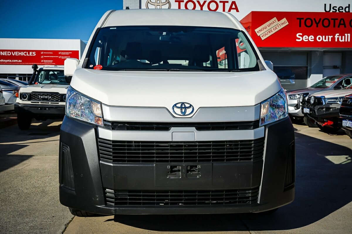 Toyota Hiace image 3
