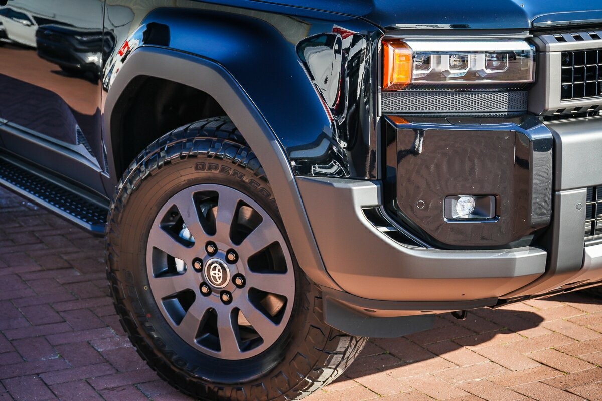 Toyota Landcruiser Prado image 2
