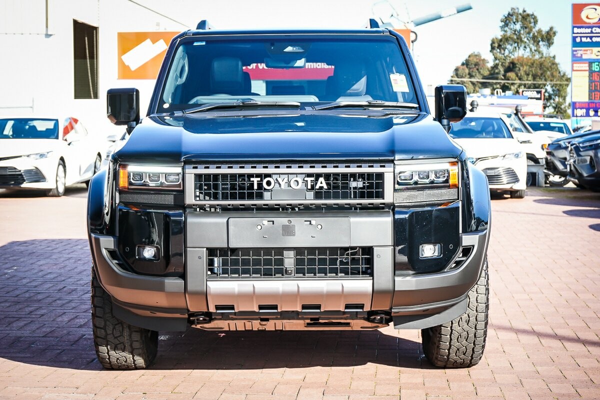 Toyota Landcruiser Prado image 3