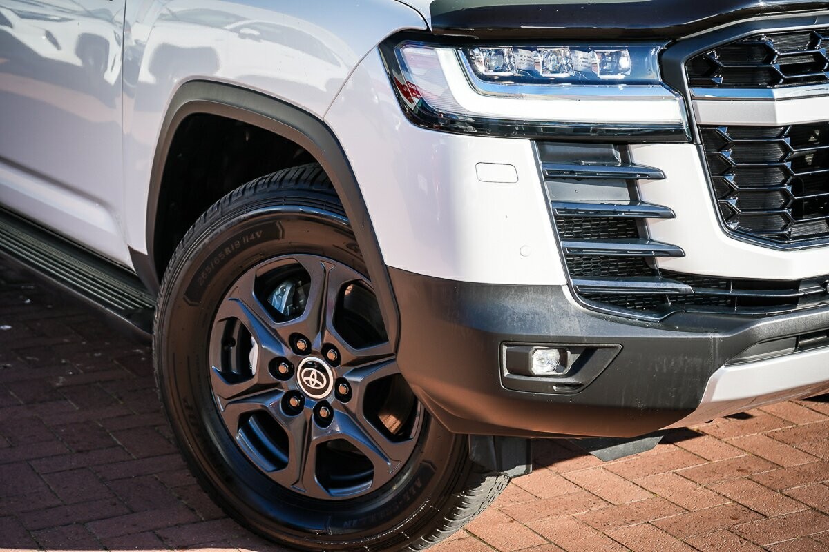 Toyota Landcruiser image 2