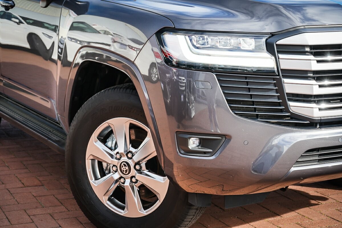 Toyota Landcruiser image 2